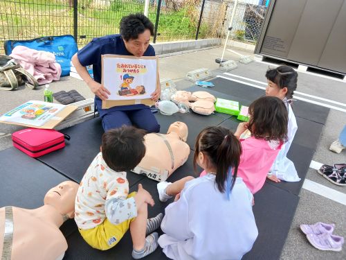 松田住宅クリニック　クリニック　マツダメディカルマーケット　メディカル　キッズ　フェスタ　フェス　春休み　地域　子ども　医療　命　イベント　車いす　松葉杖　体験　看護　聴診器　救急医療　救急　心肺蘇生　腹腔鏡手術