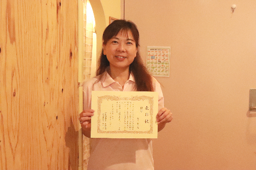 表彰制度 2025年度表彰 表彰紹介 ご利用者 ご家族 想いをカタチに 想いをつなげる 寄り添う 支援に繋げる 繋がる ワンチーム 行動が表彰に繋がる 日々の業務 日々の支援