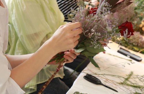 フラワーワークショップ ワークショップ カフェ おしゃれなカフェ 大東市 スワッグ リース ワークショップ ティータイム おやつタイム カフェでゆっくり