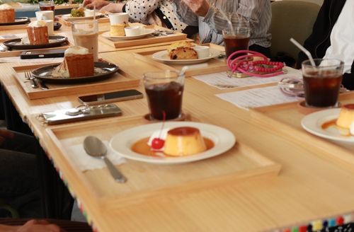 フラワーワークショップ ワークショップ カフェ おしゃれなカフェ 大東市 スワッグ リース ワークショップ ティータイム おやつタイム カフェでゆっくり