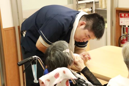 メディケアリハビリ　デイセンターリハビリプラザ東大阪　大阪府東大阪市　大阪府　大阪　東大阪市　東大阪　介護職　介護　未経験　正社員　初任者研修　実務者研修　介護福祉士　送迎　入浴介助　マシン　経過記録　記録　麻雀　社会人　マナー　採用　中途採用　転職活動　転職　新卒　新卒採用