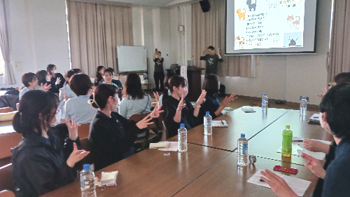 勉強会　こども療育事業　保育士　児童指導員　理学療法士　作業療法士　言語聴覚士　こどもの関わり方　居場所　子どもにとっての居場所