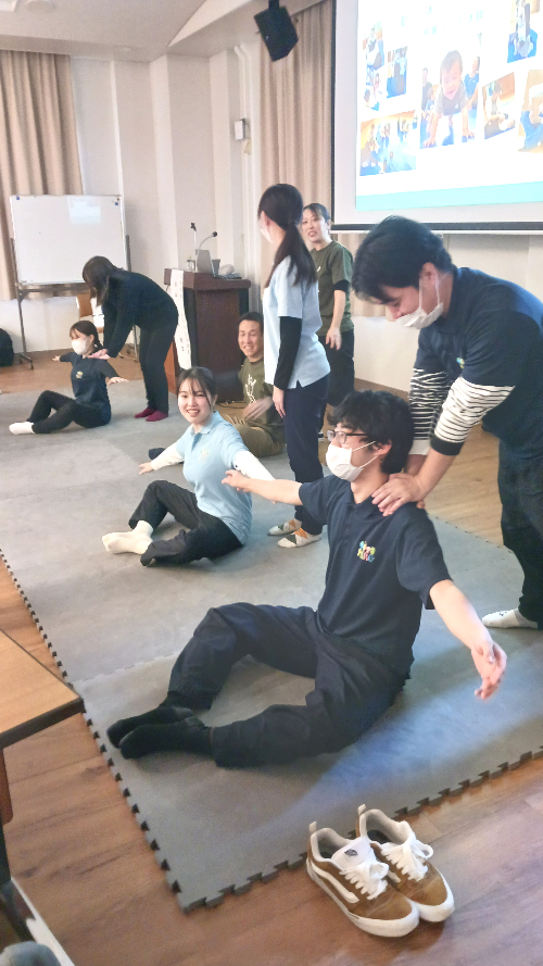 勉強会　こども療育事業　保育士　児童指導員　理学療法士　作業療法士　言語聴覚士　こどもの関わり方　居場所　子どもにとっての居場所